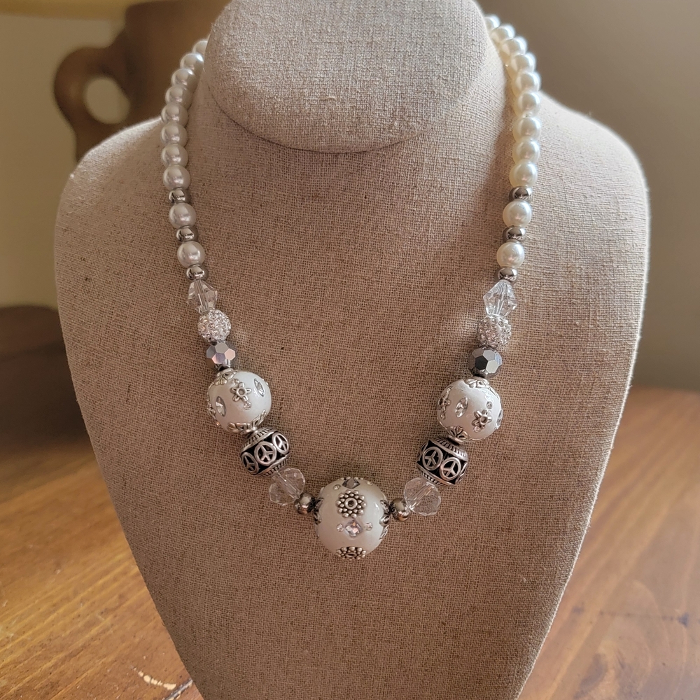 Chic Silver and White Beaded Necklace